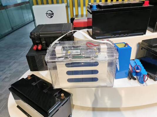 G TECH 12,8V 100Ah LiFePO4 Batterie mit 6000 Zyklenlebensdauer und transparentem Gehäuse für Solarenergiespeicher